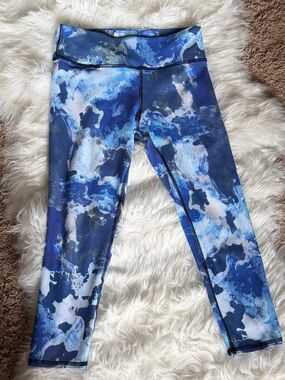 Becco Blue Marble Active Capri Leggings